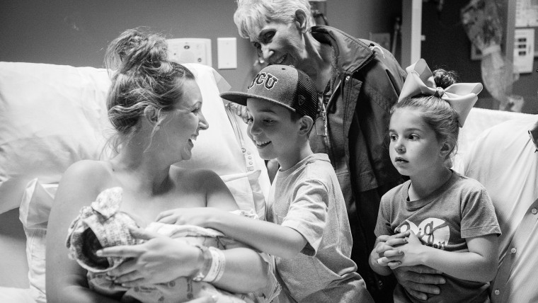 Jennifer Pope was photographed doing lesson plans for her second-grade class from her hospital bed, an hour before she gave birth.