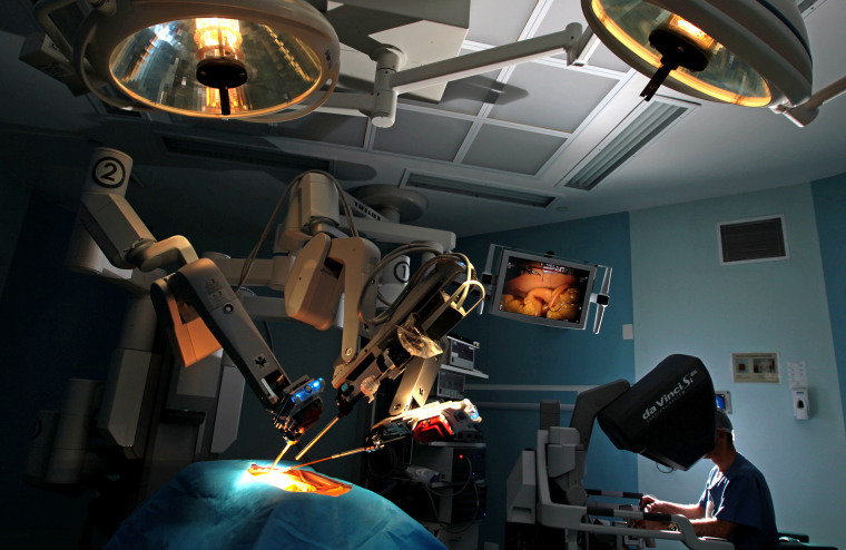 Dr. Ricardo Adbala trains with the da Vinci Surgical Robot SiHD in Sao Paulo, Brazil, in 2014.