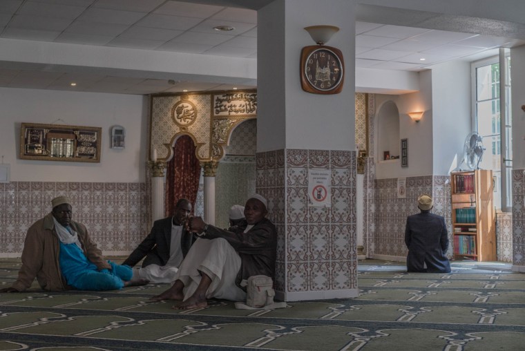 Image: Worshippers at the Bilal Mosque