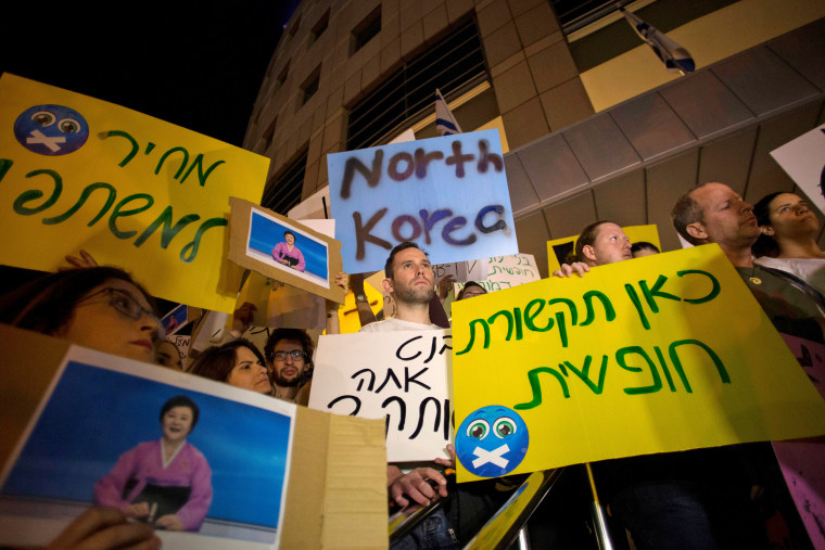Image: Protesters demonstrate against Benjamin Netanyahu