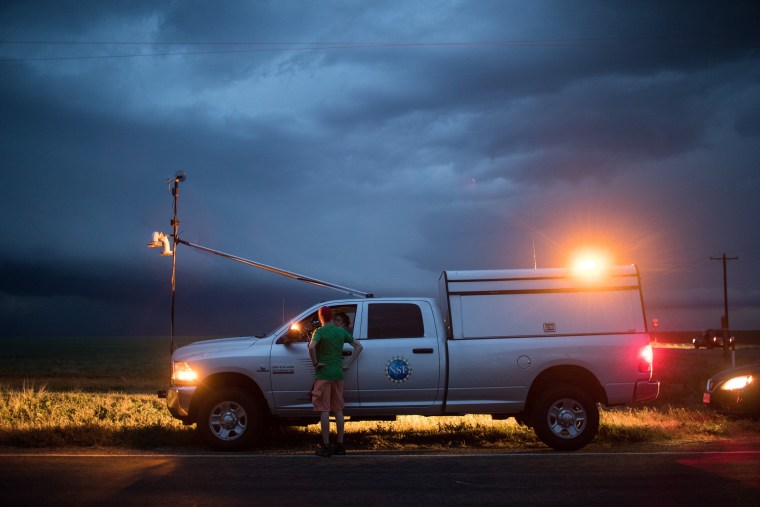 Stormchasers Hunt Tornadoes for Science