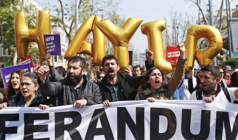 Image: Protest against the referendum results in Istanbul