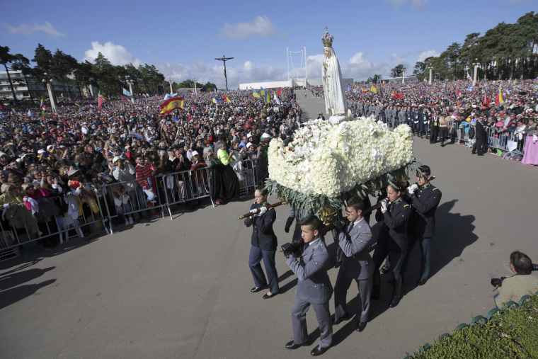 Image: Pope Francis Canonizes Two Fatima Siblings
