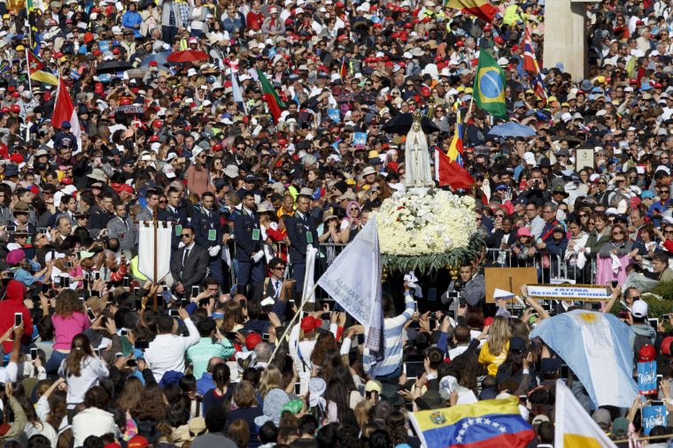Image: Pope Francis Canonizes Two Fatima Siblings