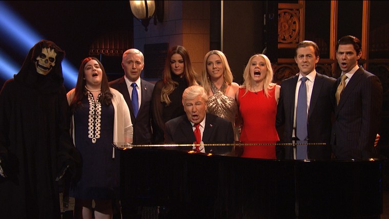 Alec Baldwin's Donald Trump performs "Hallelujah" on "SNL"