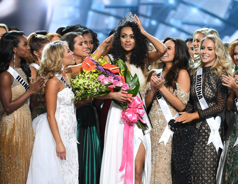 Image: Kara McCullough is crowned Miss USA