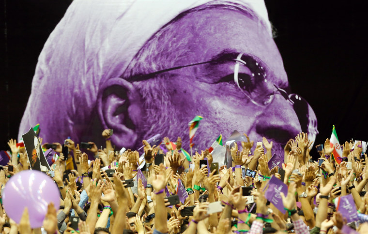 Image: Supporters of Iranian President Hassan Rouhani