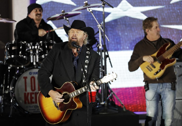 Image: Toby Keith performs at a pre-Inaugural celebration at the Lincoln Memorial