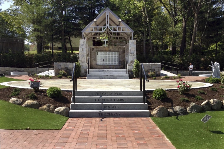 Image: Workers finalize details at a memorial for the Station nightclub fire