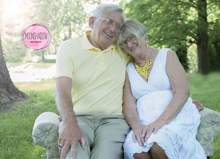 Couple re-creates wedding pose for 50th wedding anniversary