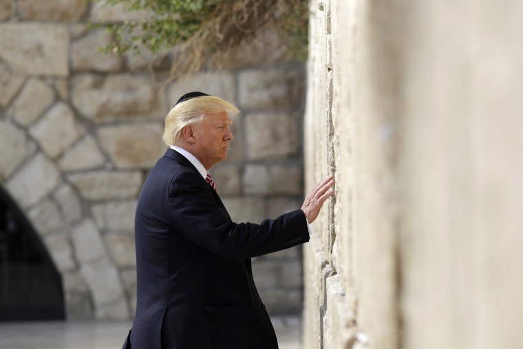 Image: Trump visits the Western Wall