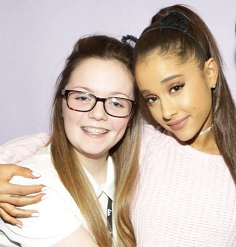 Georgina Callander poses with Ariana Grande in a photo posted to her Instagram account in 2015.