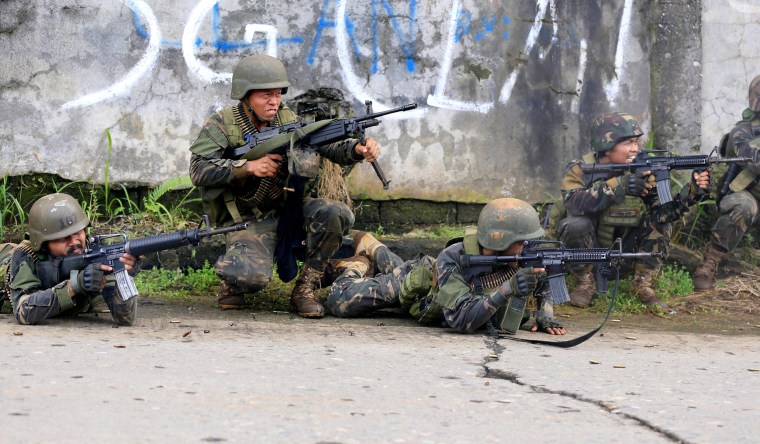 Image: Government troops are seen during an assault on insurgents from the so-called Maute group, who have taken over large parts of Marawi City, in Marawi City