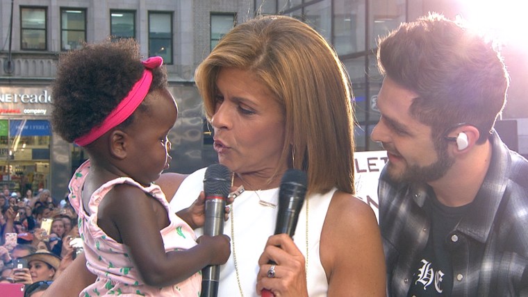 Thomas Rhett introduces Hoda Kotb to his beautiful daughter Willa Gray.