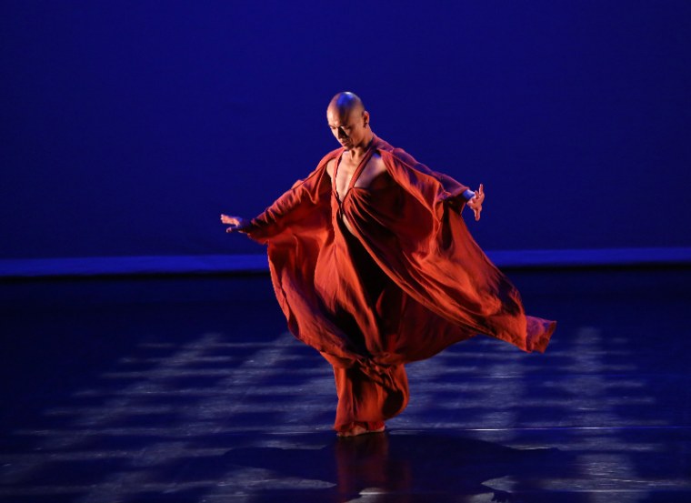 Kun-Yang Lin in Mandala Project choreography by Kun-Yang Lin.