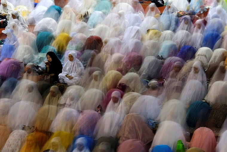 Image: Indonesian Muslims pray for the first day of the fasting month of Ramadan at Istiqlal Mosque in Jakarta
