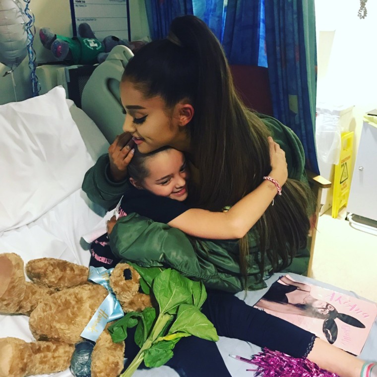 Image: Ariana Grande meets injured fan