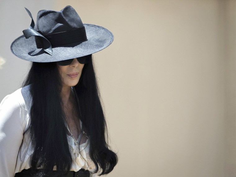 Image: Cher arriving to the funeral of Gregg Allman