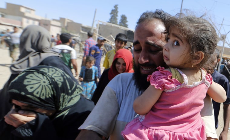 Image: Displaced Iraqis evacuate their home in western Mosul's Zanjili neighbourhood