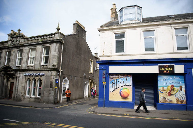 Image: The main shopping street through the town of Girvan