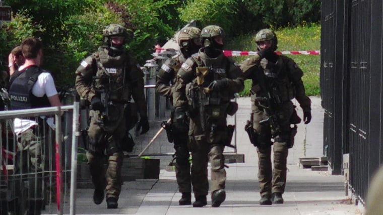 Image: Armed German police secure the scene of the shooting