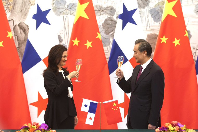 Image: Chinese Foreign Minister Wang Yi and Panama's vice president and foreign minister Isabel Saint Malo de Alvarado celebrating in Beijing