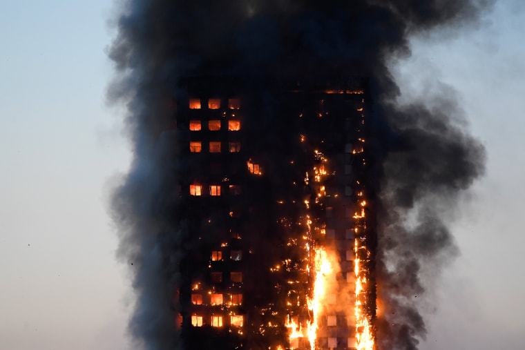 Image: Flames engulf Grenfell Tower