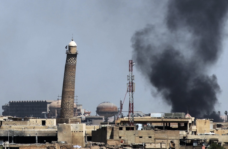 Image: A general view shows smoke billowing from Mosul's Old City