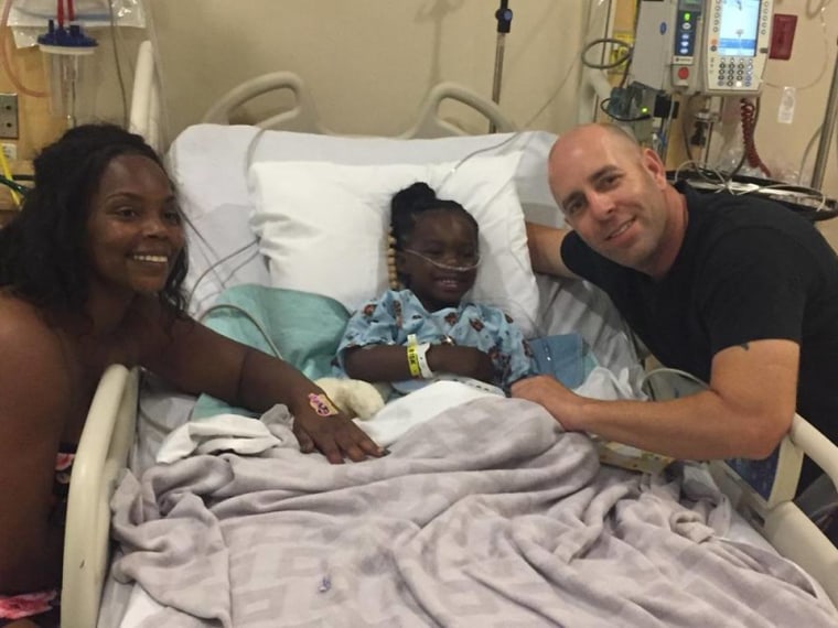 Davie'onna was paid a visit in the hospital by Jeff Haire, an off-duty deputy who helped save her life. 