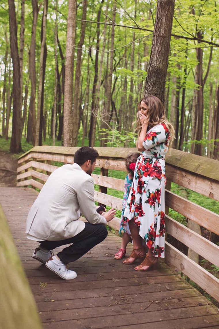 Man proposes to girlfriend and includes daughter