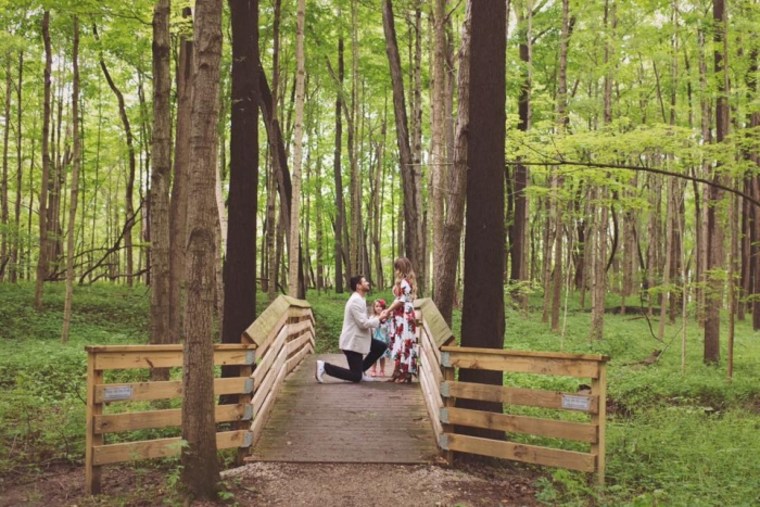 Man proposes to girlfriend and includes daughter