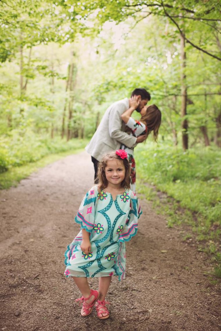 Man proposes to girlfriend and includes daughter