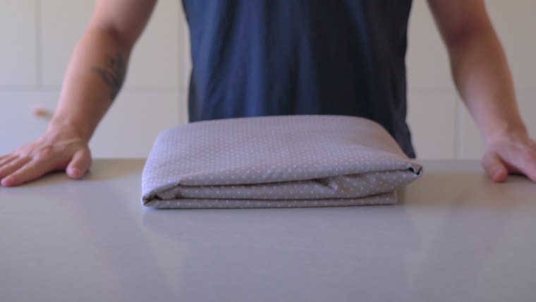 New Trend in Fitted Sheets: A Foolproof Strap Method to Make the Process  Easier Than Ever