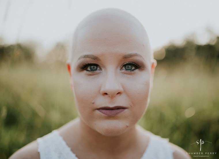 When 26-year-old Kayla Parsons learned she needed a double mastectomy, she decided to do a photo shoot before the surgery. When a MAC make-up artist refused to wear a mask, Ulta stepped in to give her a makeover.