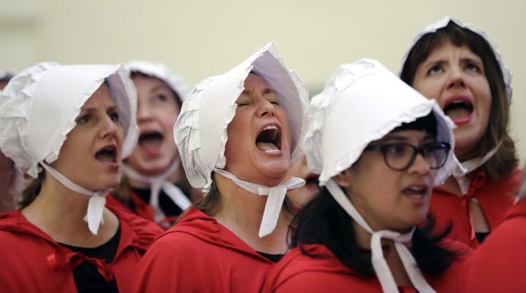 Image: Activists dressed as characters from The Handmaid's Tale chant in the Texas Capitol Rotunda