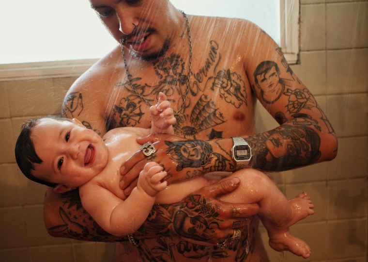 Image: A man bathes his son in Mexico City