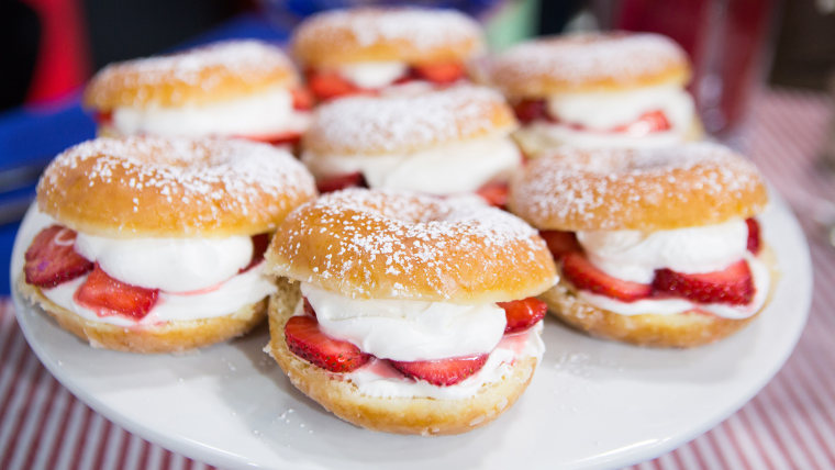 Strawberry Donut Cakes