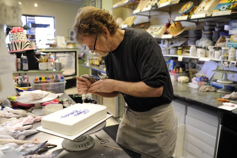 Image: Jack Phillips, owner of Masterpiece Cake, decorates a birthday cake