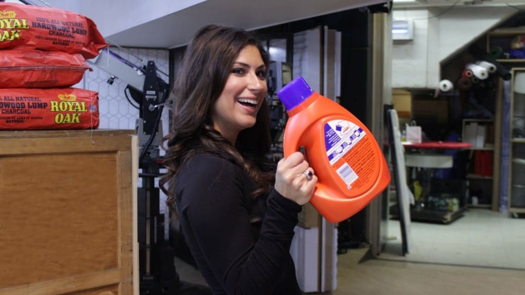 Stephanie Mansour demonstrates that you can get in a workout while tackling your household chores.