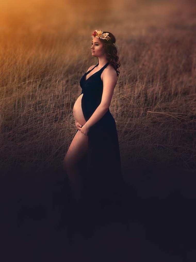 Kimberly Ramirez maternity shoot prior to labor selfie