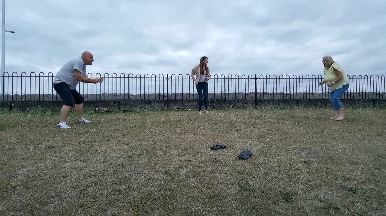 couple trying (and failing) to do the Dirty Dancing lift move