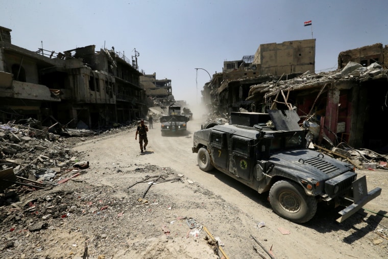 Image: Iraqi counterterrorism vehicles in Mosul