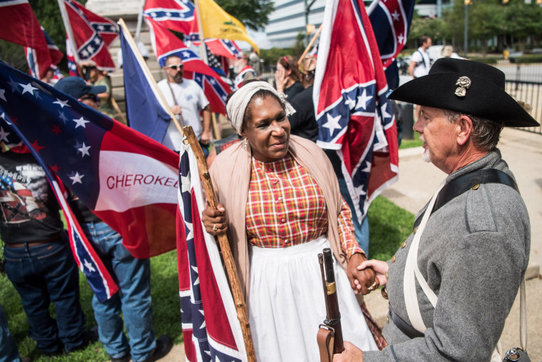 Image: Arlene Barnum talks with a Confederate flag supporter at the South Carolina Statehouse