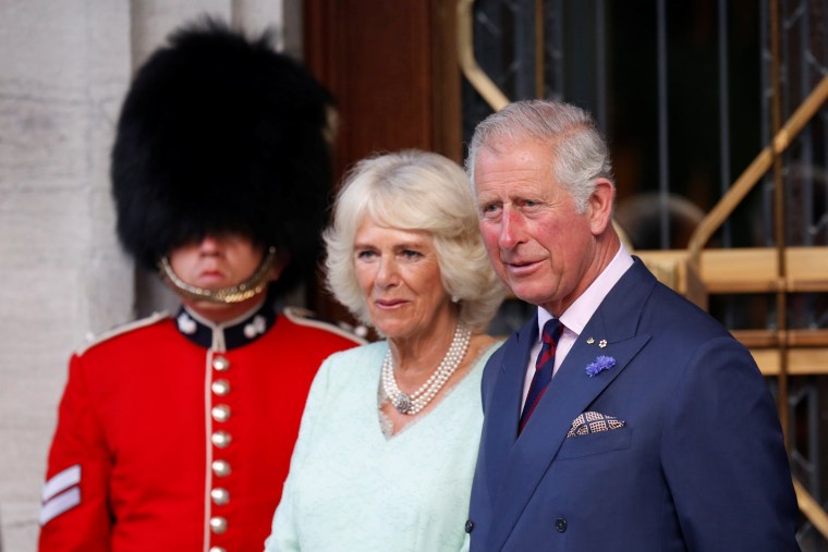 Image: Britain's Prince Charles and Camilla, Duchess of Cornwall, take part in a ceremony officially designating the Queen?EUR(TM)s Entrance at Rideau Hall in Ottawa