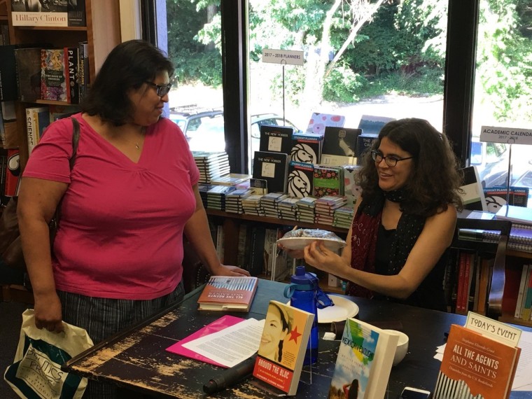 Image: Author Stephanie Elizondo Griest meets with readers