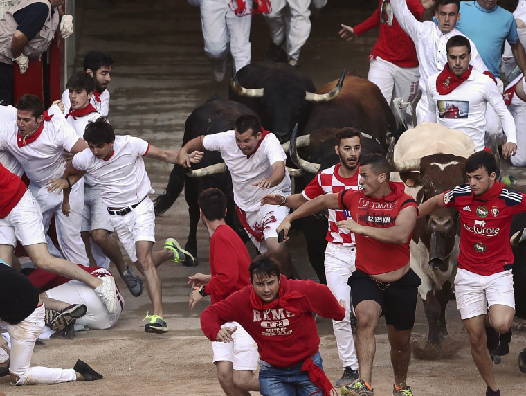 Image: Bulls chase runners