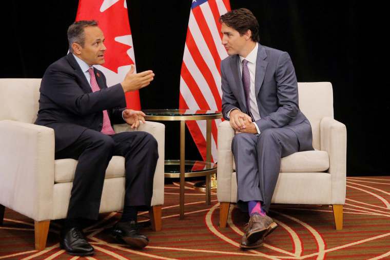 Image: Canadian Prime Minister Justin Trudeau and Kentucky Governor Matt Bevin talk
