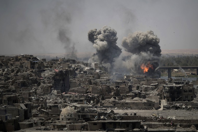Image: Airstrikes target ISIS positions on the edge of the Old City in Mosul