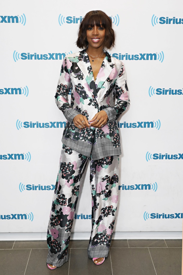 Singer Kelly Rowland hit an NYC carpet in a floral-printed suit.