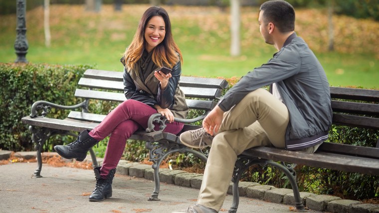 Meeting for the first time? How we gaze upon each other signals our desire for friendship or more, a new study finds. 